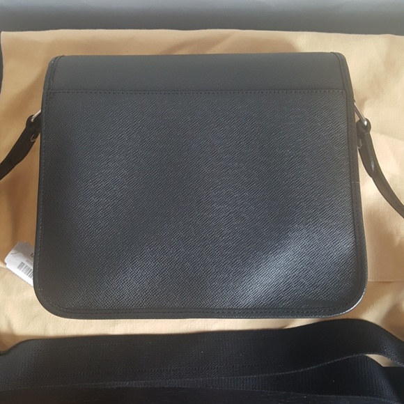 *Sold* Louis Vuitton Men's Messenger Bag - Picture 2 of 8